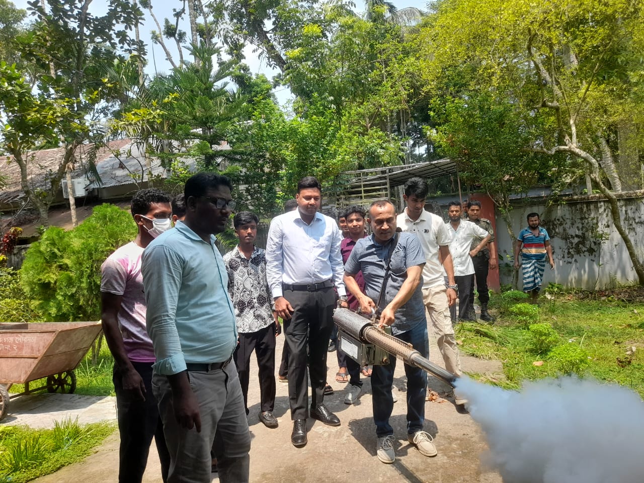ডেঙ্গু একটি বড় স্বাস্থ্যঝুঁকি, তবে সচেতনতা এবং সঠিক পদক্ষেপের মাধ্যমে এটি পুরোপুরি নিয়ন্ত্রণ করা সম্ভব।